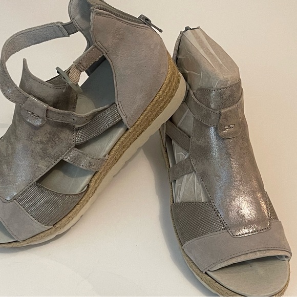 Silver wedge, heel sandals - Picture 2 of 4